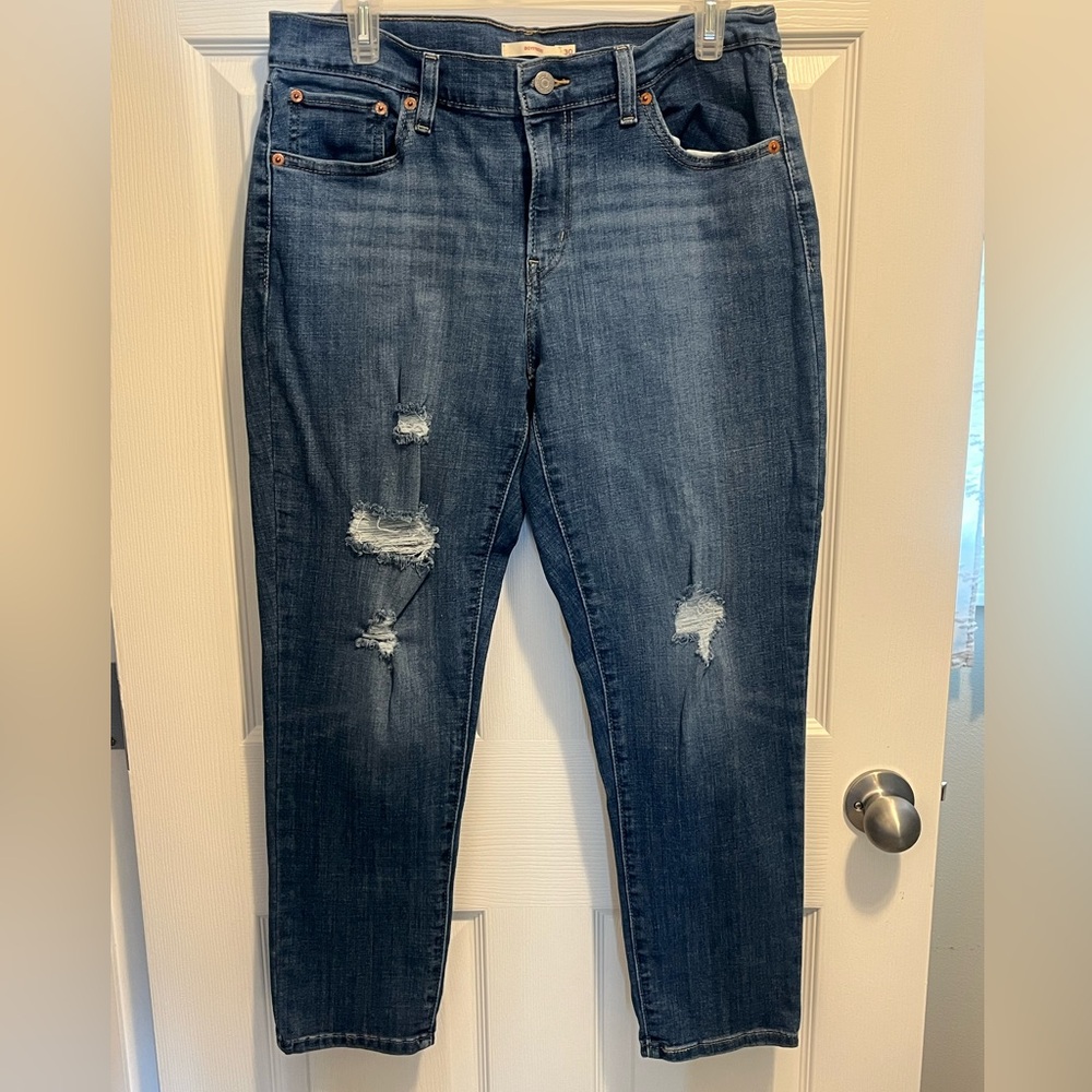 Women’s Levi’s cropped jeans
